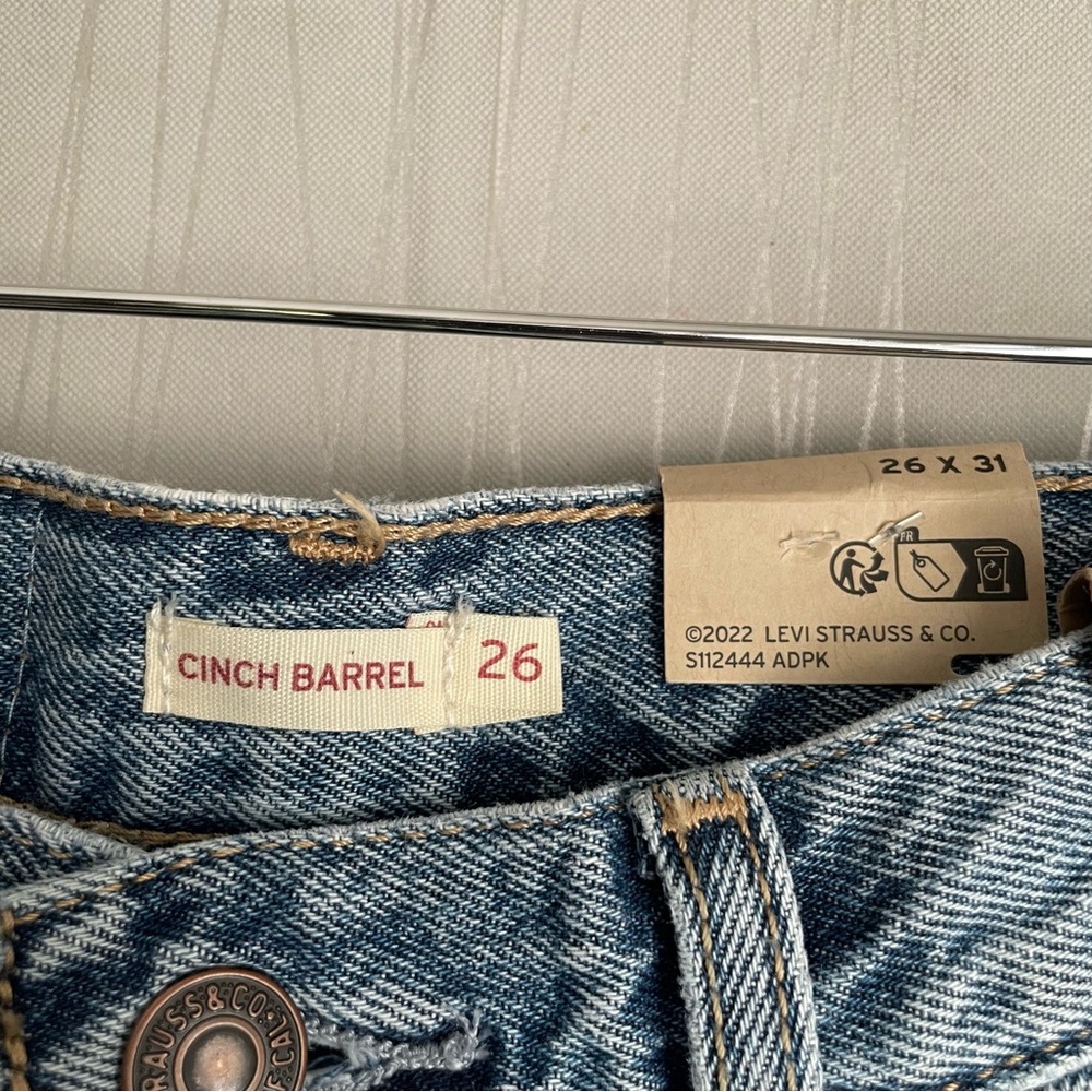 NWT Levi’s Cinch Barrel Jeans - Picture 7 of 16